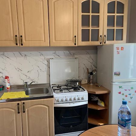 Уютная Квартирка В Центре Города Karaganda Ngoại thất bức ảnh